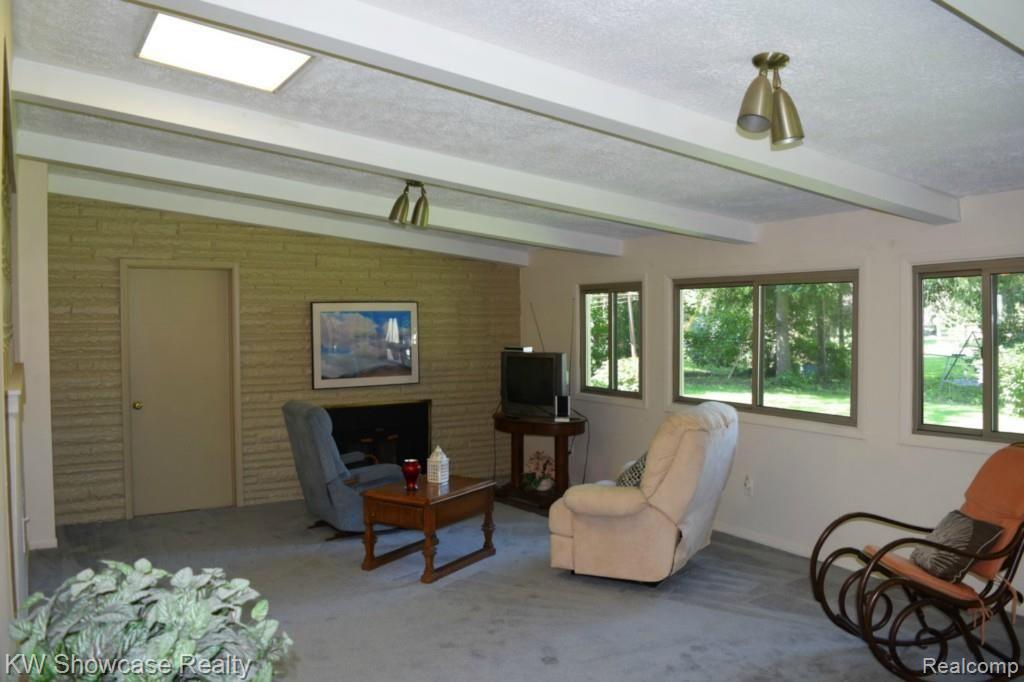 1723 Pedersen Road Walled Lake, MI 48390 - Photo 11 of 17 DSC_0033.jpg