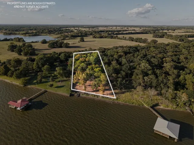 an aerial view of a tennis court