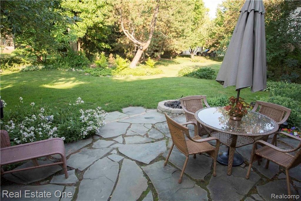 1736 North Kilburn Road Rochester Hills, MI 48306 - Photo 3 of 32
