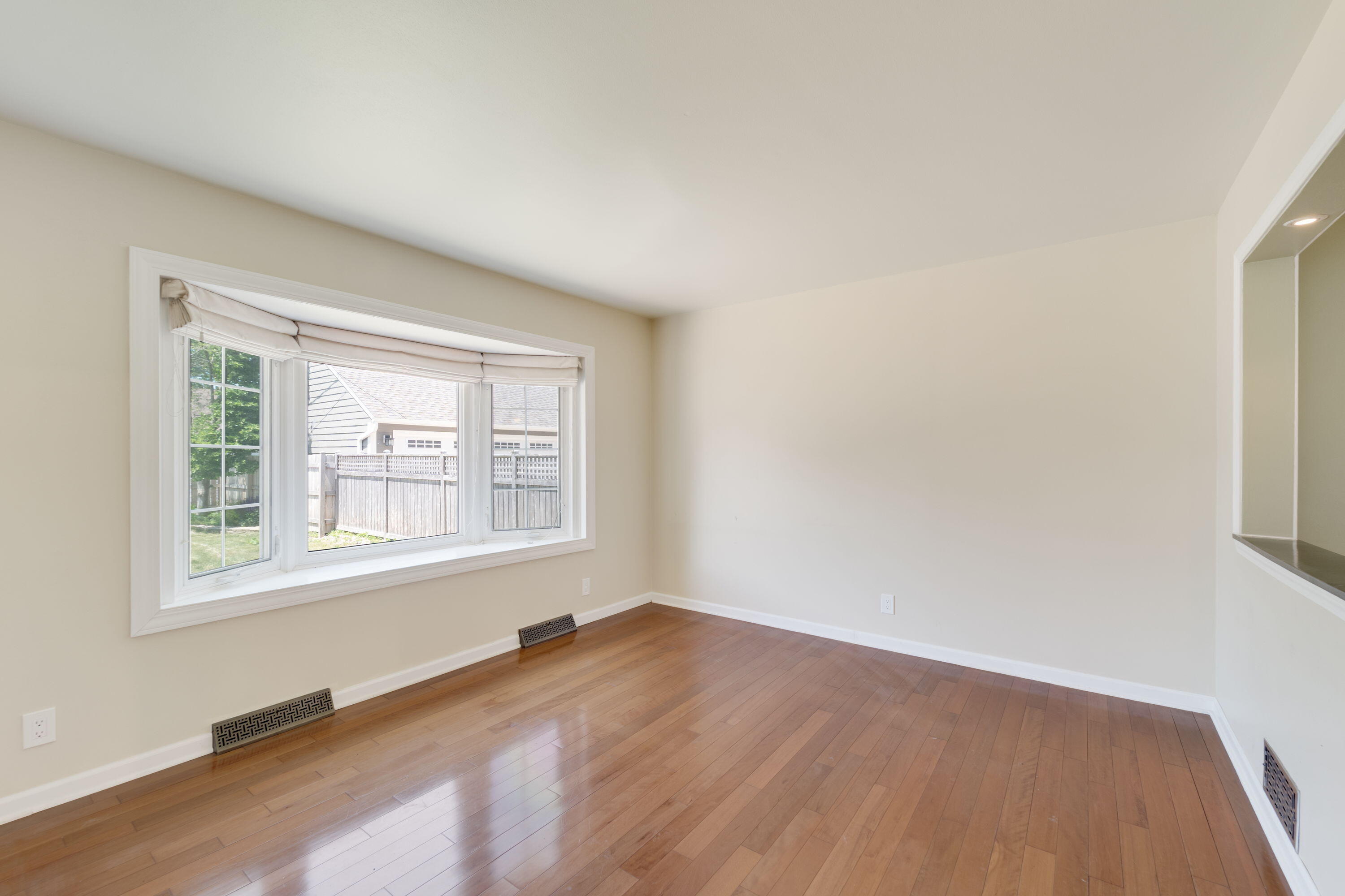 5639 North Bay Ridge Avenue Whitefish Bay, WI 53217 - Photo 4 of 17 Family Room