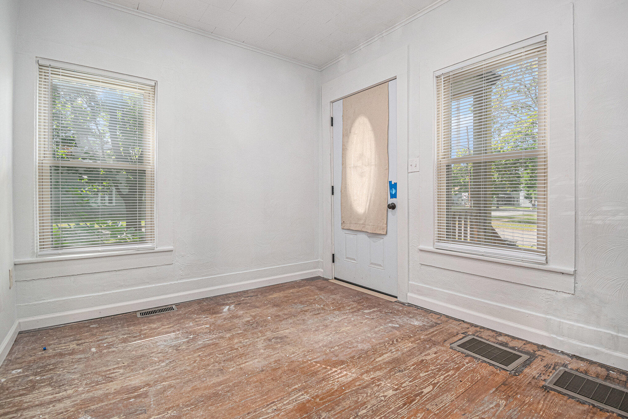1016 4th Street Three Rivers, MI 49093 - Photo 6 of 31 007_photo_oct_10_2025_12_11_12_pm_773