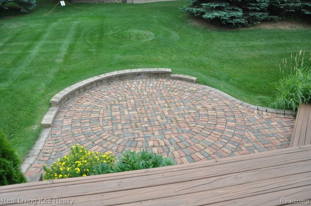 2192 Clinton View Circle Rochester, MI 48309 - Photo 8 of 35 DSC_0154.jpg