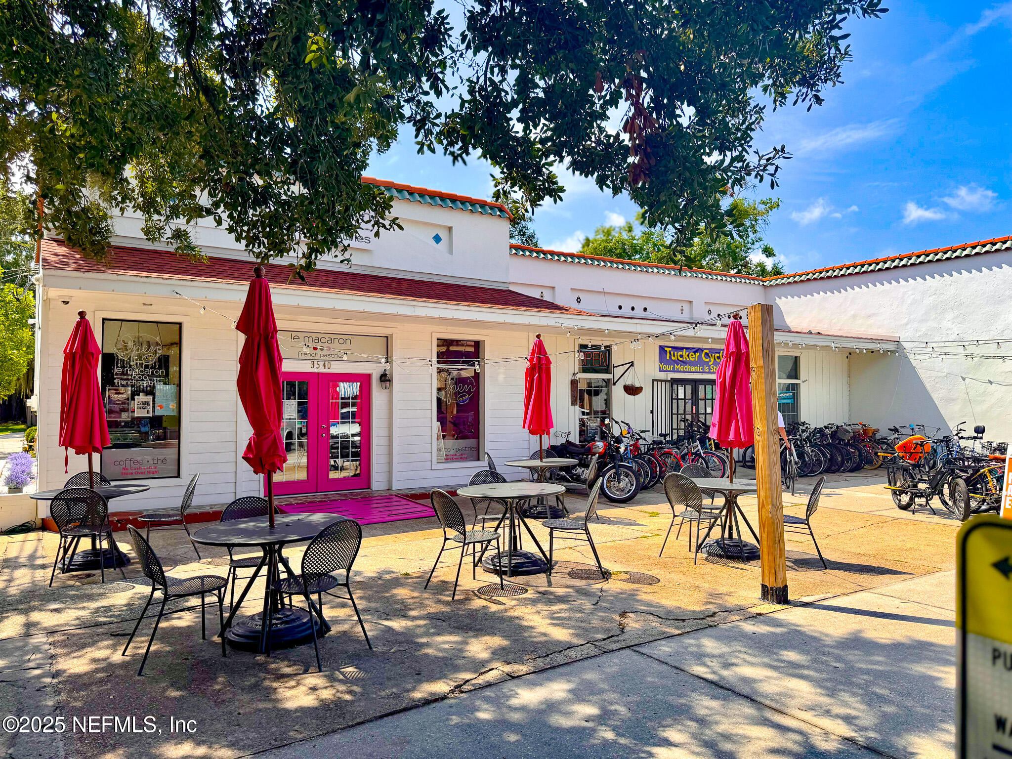 3515 Valencia Road Jacksonville, FL 32205 - Photo 20 of 24 an outdoor space with lots of tables and chairs