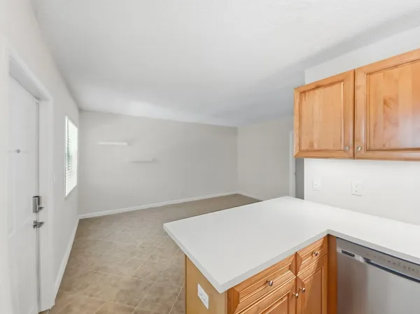 $2,000 | 2660 Northeast 8th Avenue, Unit 314, Wilton Manors, FL 33334