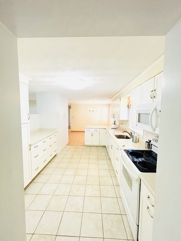 47 Eaton Road Framingham, MA 01701 - Photo 10 of 32 Gallery Image 10