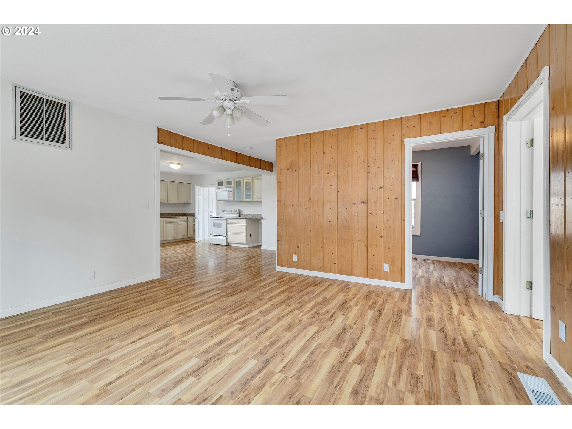 16265 Highway 224 Damascus, OR 97089 - Photo 15 of 40 wooden floor in an empty room with a window