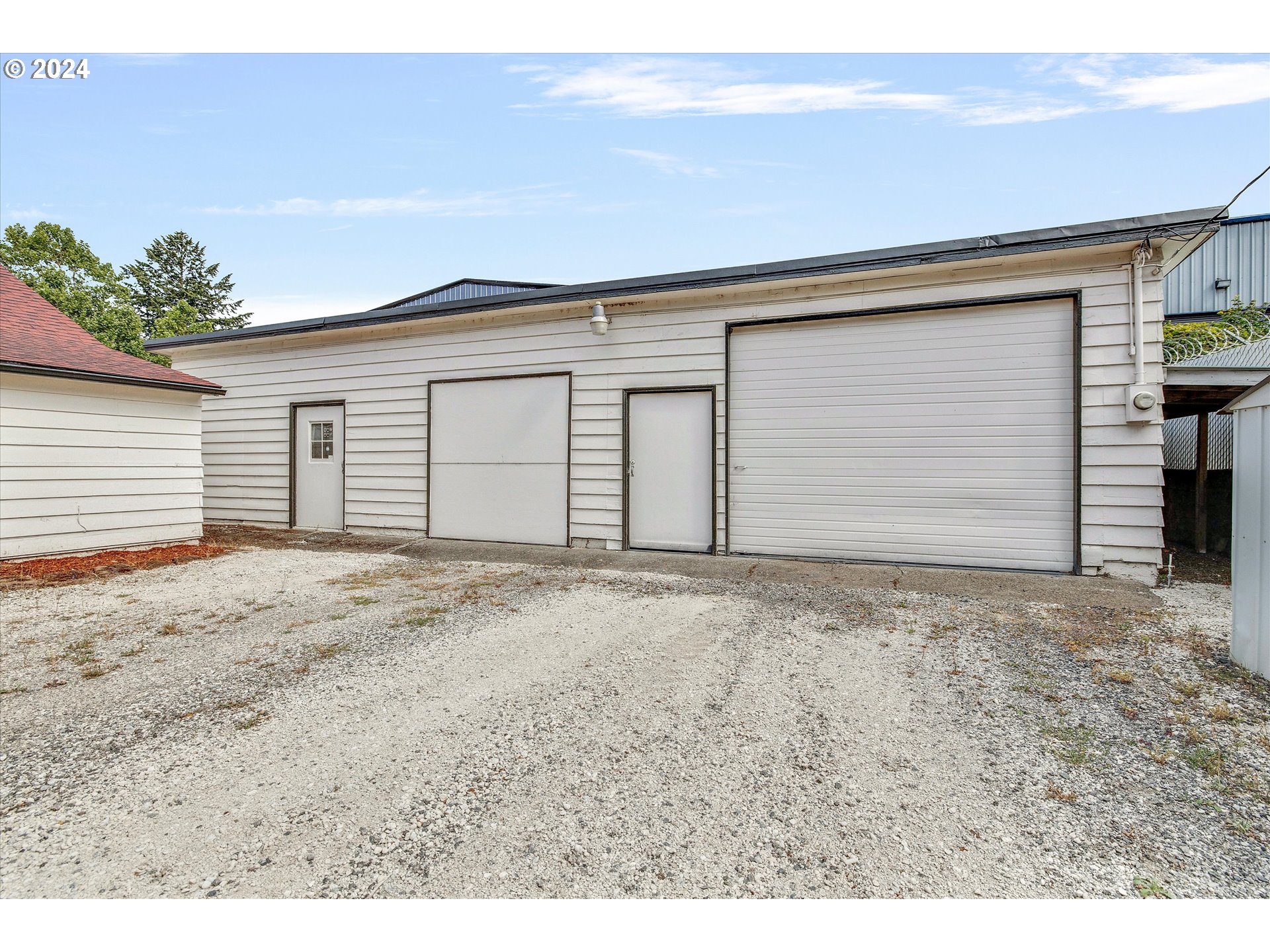 16265 Highway 224 Damascus, OR 97089 - Photo 25 of 40 a view of garage