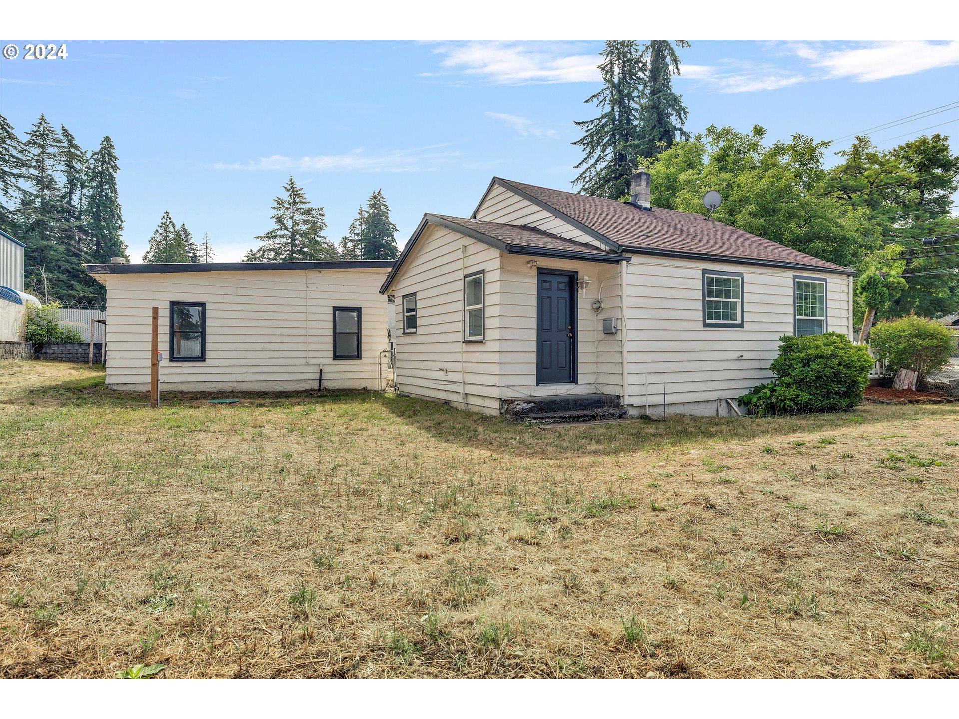 16265 Highway 224 Damascus, OR 97089 - Photo 35 of 40 a view of a house with a yard