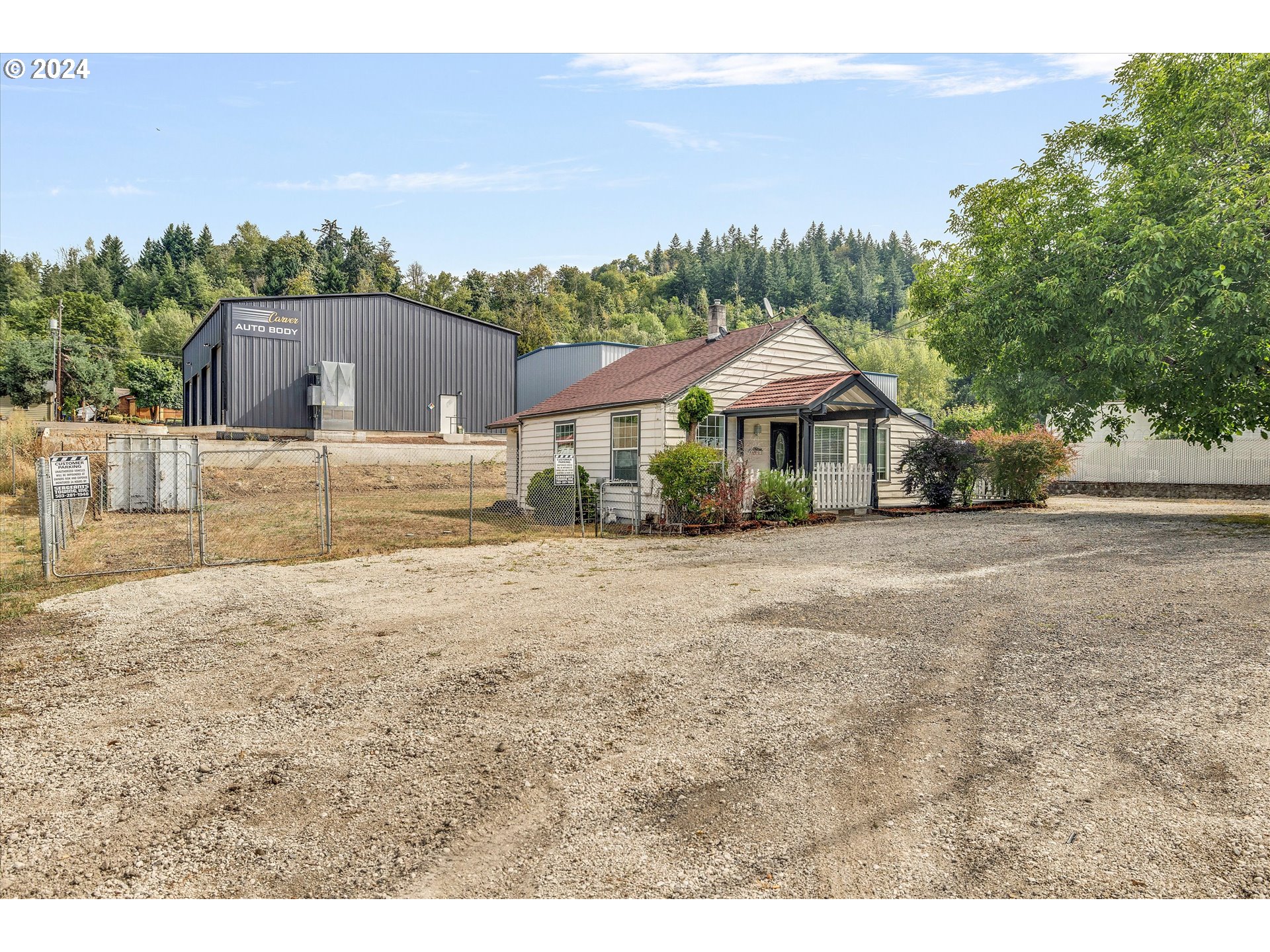 16265 Highway 224 Damascus, OR 97089 - Photo 4 of 40 a front view of a house with a yard