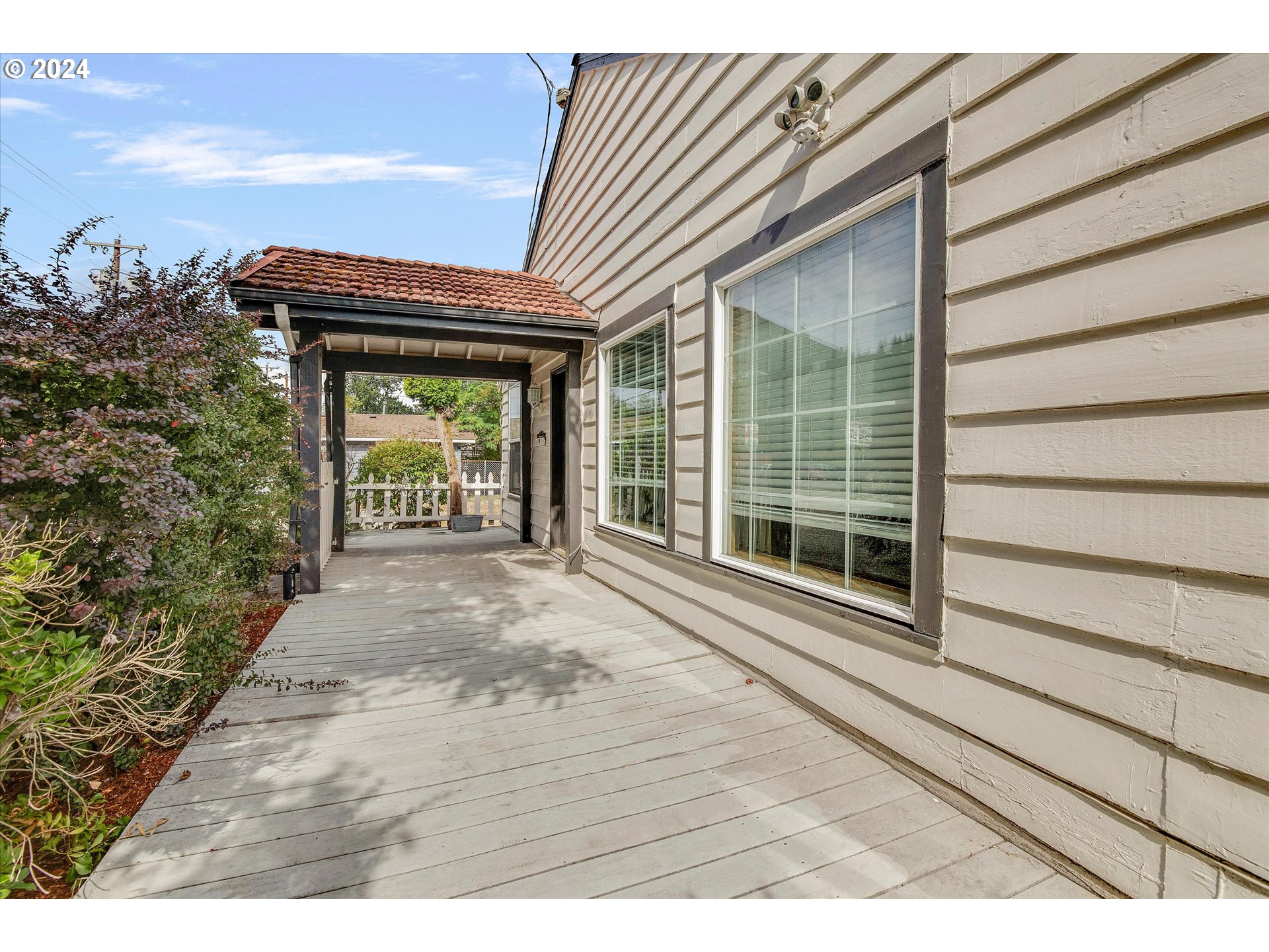 16265 Highway 224 Damascus, OR 97089 - Photo 7 of 40 a view of front door of house