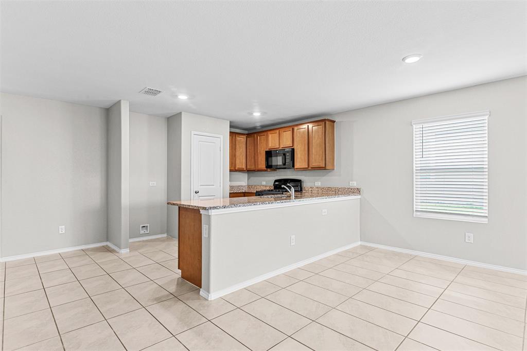 4052 Dublin Ridge Drive Fort Worth, TX 76036 - Photo 5 of 19