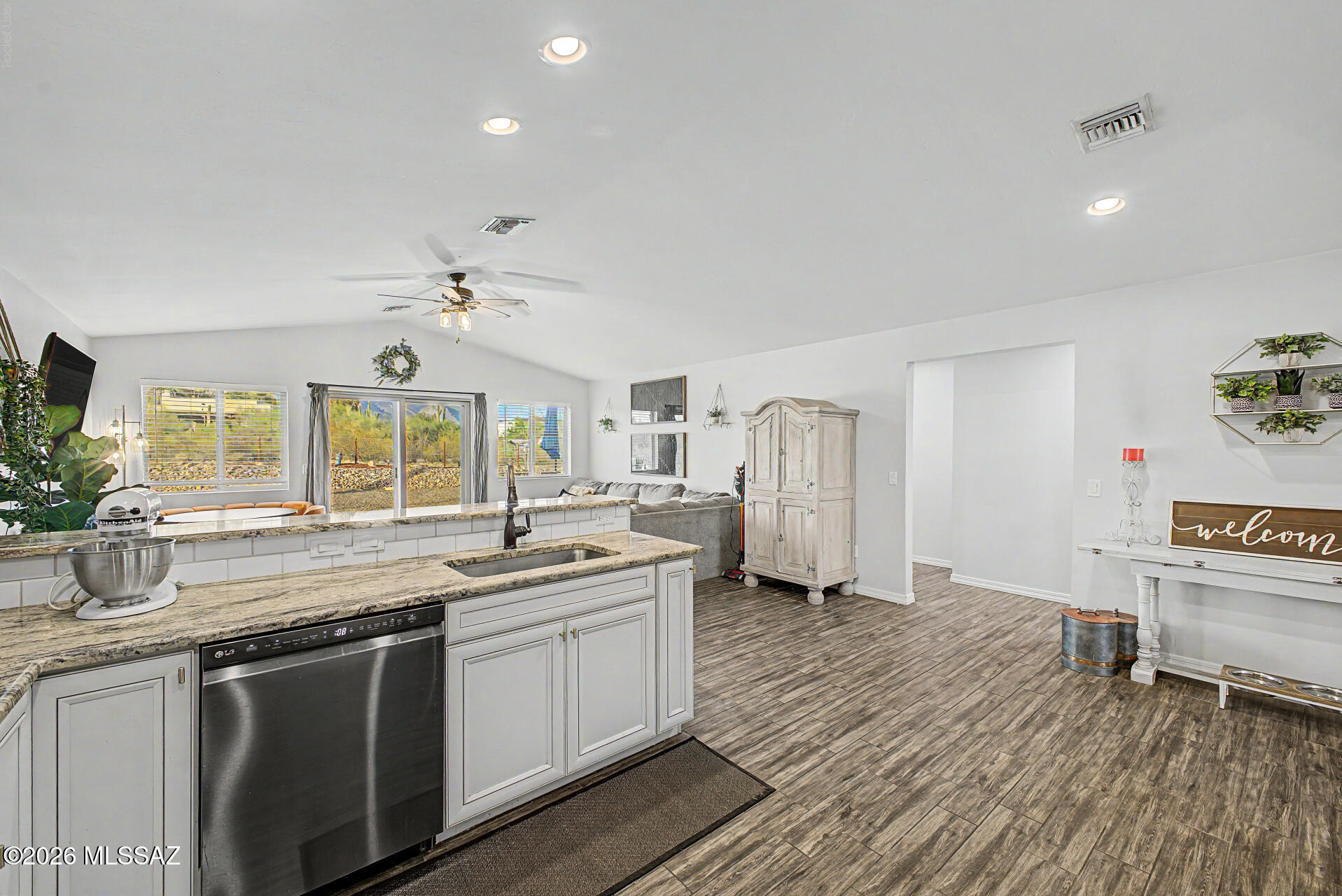 1146 West Las Lomitas Road Tucson, AZ 85704 - Photo 15 of 50 Kitchen bar