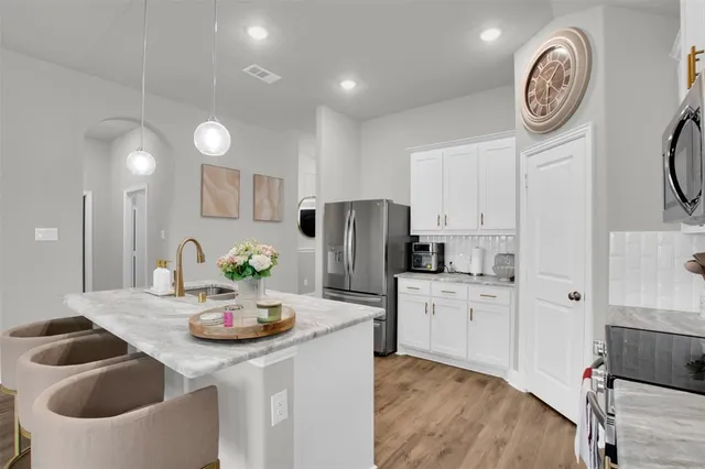 $2,600 | 347 Saltmeadow Lane, Red Oak, TX 75154