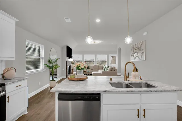 $2,600 | 347 Saltmeadow Lane, Red Oak, TX 75154