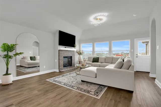 $2,600 | 347 Saltmeadow Lane, Red Oak, TX 75154