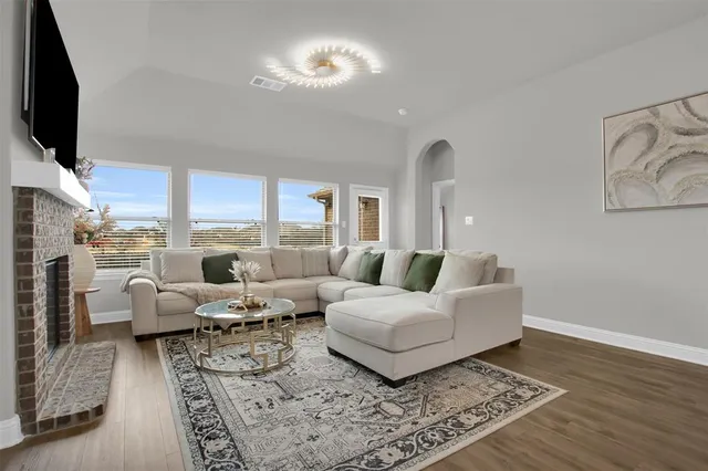 $2,600 | 347 Saltmeadow Lane, Red Oak, TX 75154