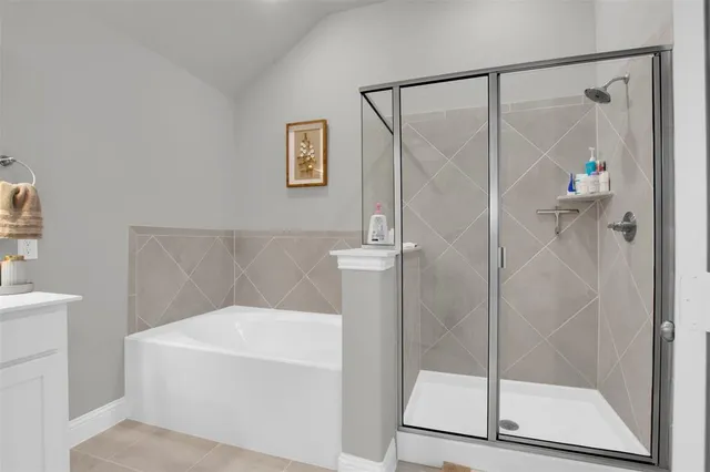 $2,600 | 347 Saltmeadow Lane, Red Oak, TX 75154