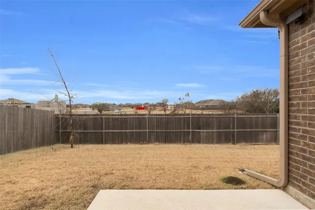 $2,600 | 347 Saltmeadow Lane, Red Oak, TX 75154