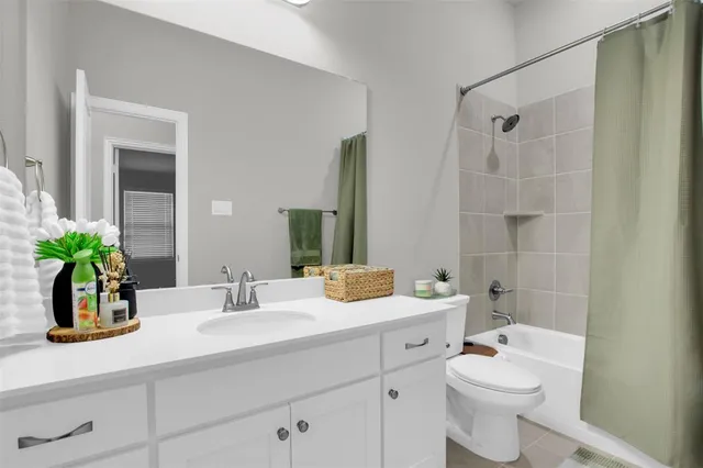 $2,600 | 347 Saltmeadow Lane, Red Oak, TX 75154