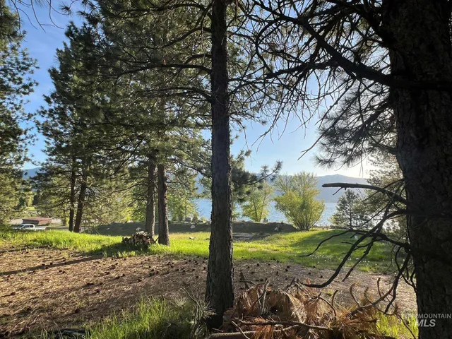 $450,000 | 515 Lakeview Avenue, Cascade, ID 83611