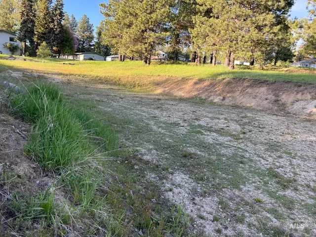 $450,000 | 515 Lakeview Avenue, Cascade, ID 83611