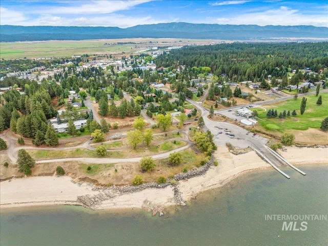 $450,000 | 515 Lakeview Avenue, Cascade, ID 83611