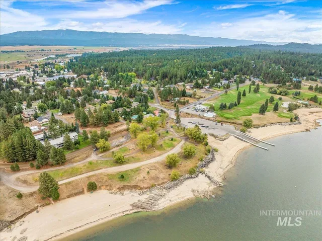 $450,000 | 515 Lakeview Avenue, Cascade, ID 83611