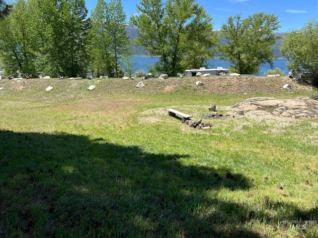 $450,000 | 515 Lakeview Avenue, Cascade, ID 83611