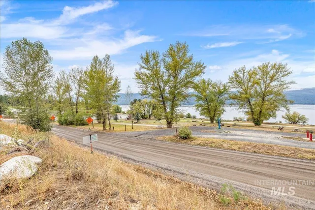 $450,000 | 515 Lakeview Avenue, Cascade, ID 83611