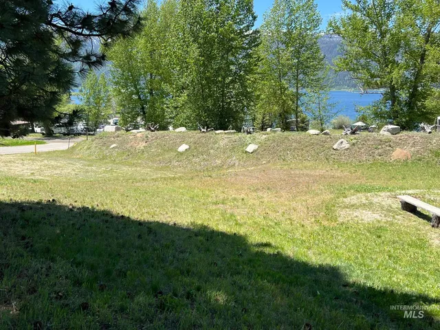 $450,000 | 515 Lakeview Avenue, Cascade, ID 83611