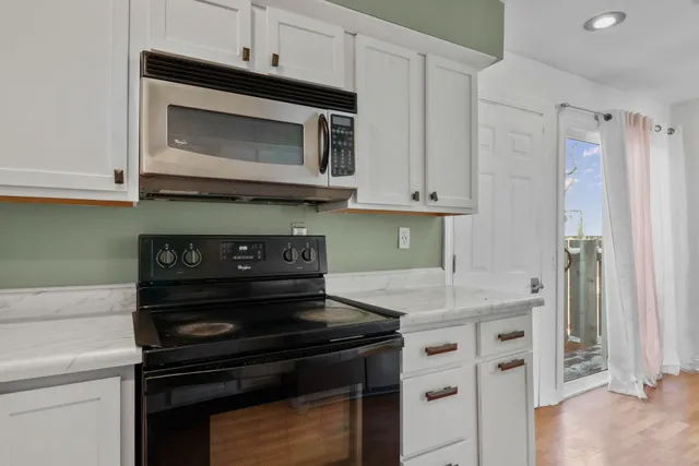 $269,900 | 218 Grand Canyon Drive, Madison, WI 53705