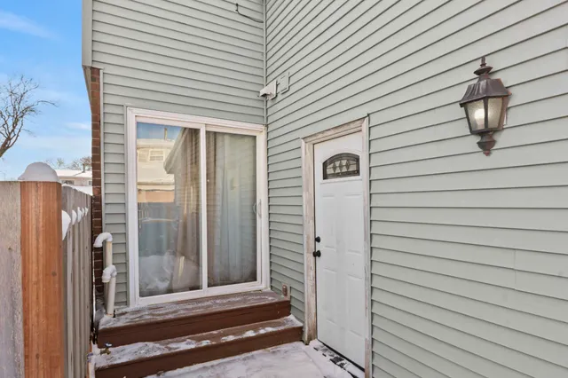 $269,900 | 218 Grand Canyon Drive, Madison, WI 53705