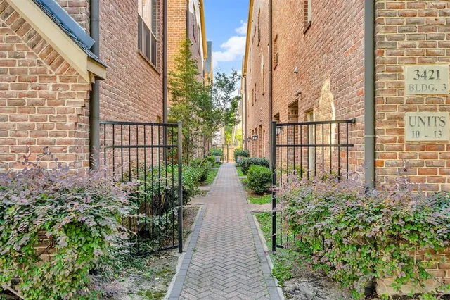 a view of a pathway both side of the house