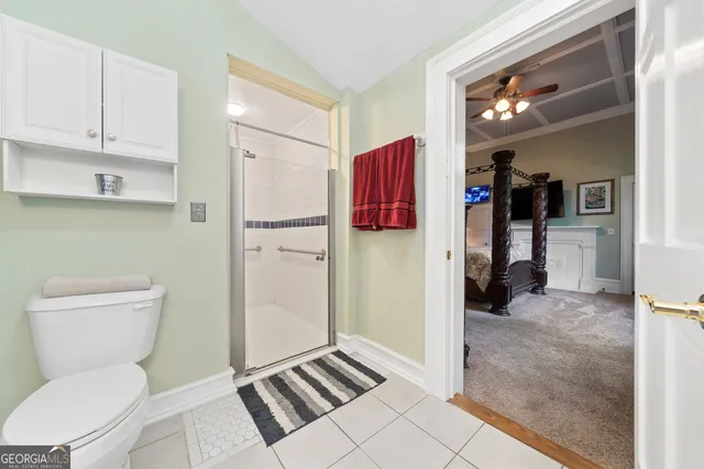 a view of entryway with a front door