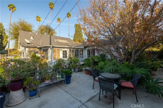 a house view with a outdoor space