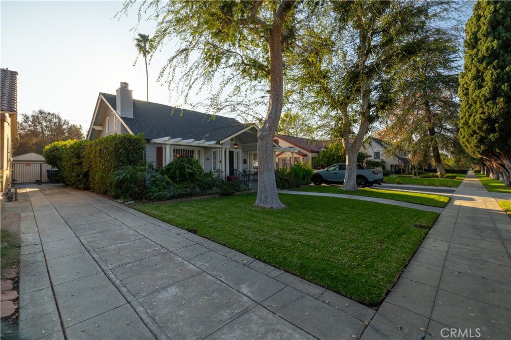 3642 Larchwood Place Riverside, CA 92506 - Photo 4 of 35 a front view of a house with a yard