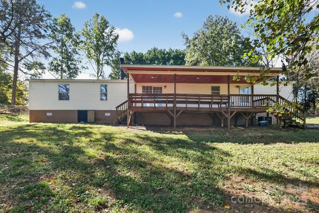 front view of house with a yard