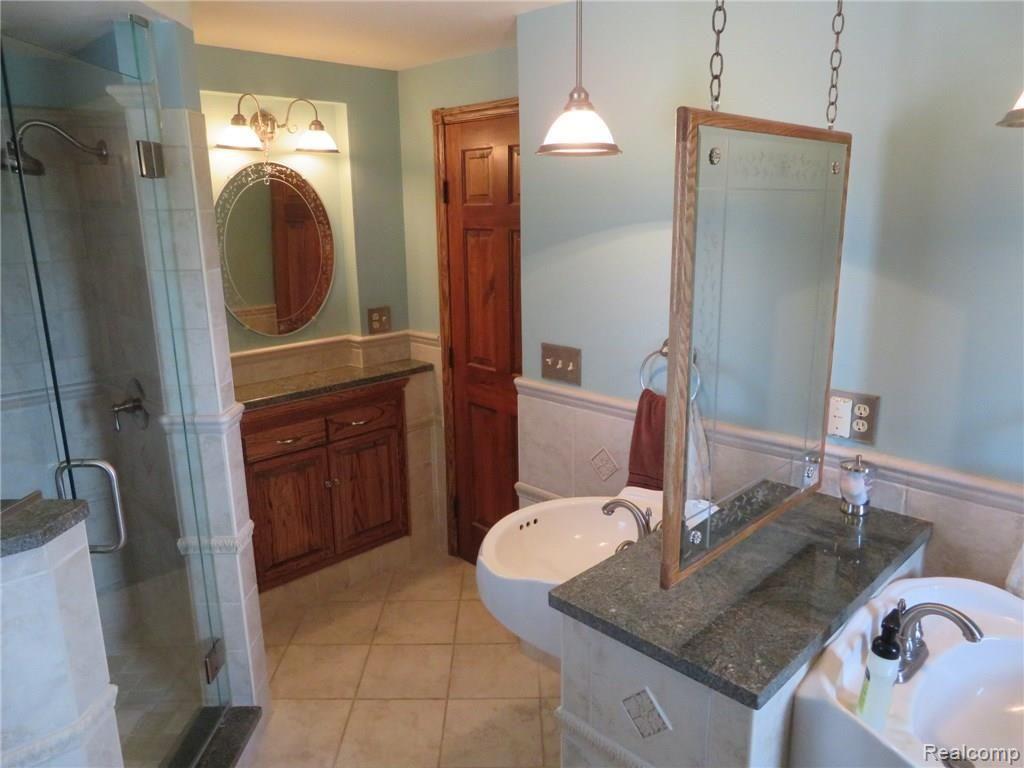8705 Tindall Road Davisburg, MI 48350 - Photo 28 of 68 masterBath (7).JPG