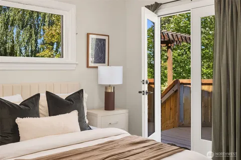 $1,000,000 | 1618 Northeast 80th Street, Seattle, WA 98115