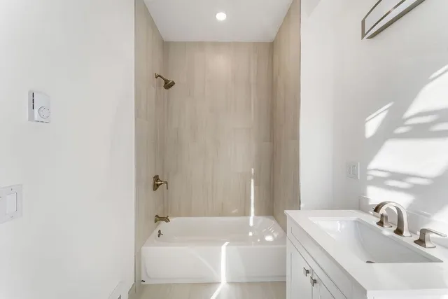 $3,500 | 306 Varick Street, Unit 2, Jersey City, NJ 07302