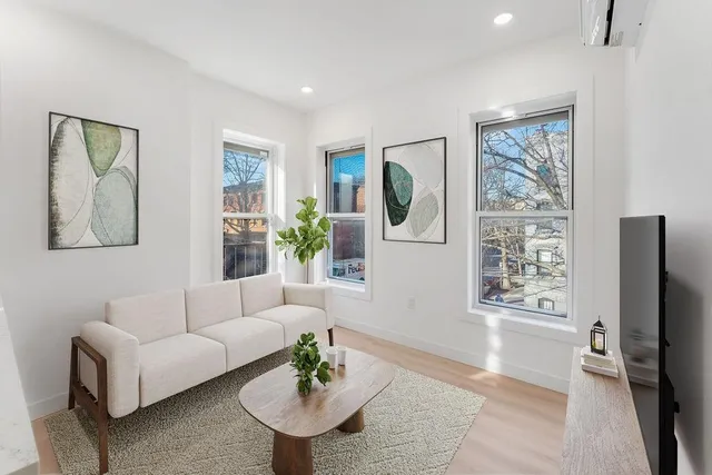 $3,500 | 306 Varick Street, Unit 2, Jersey City, NJ 07302