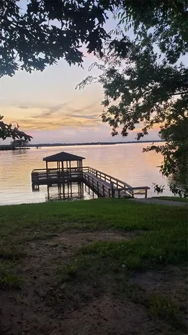 a view of lake background with house