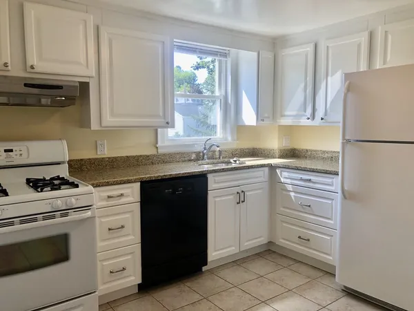 $3,800 | 17 Hatfield Road, Unit 17, Newton, MA 02465