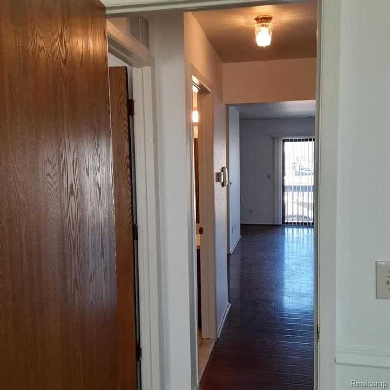 4672 East 10 Mile Road Warren, MI 48091 - Photo 5 of 14
