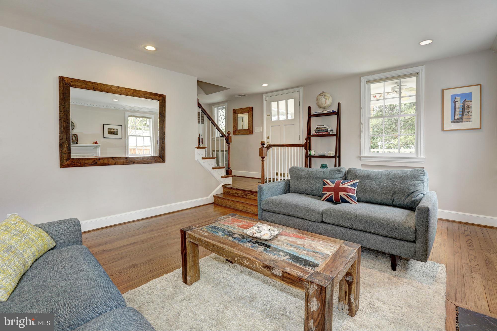 7802 Fairfax Road Bethesda, MD 20814 - Photo 6 of 30 Living Room