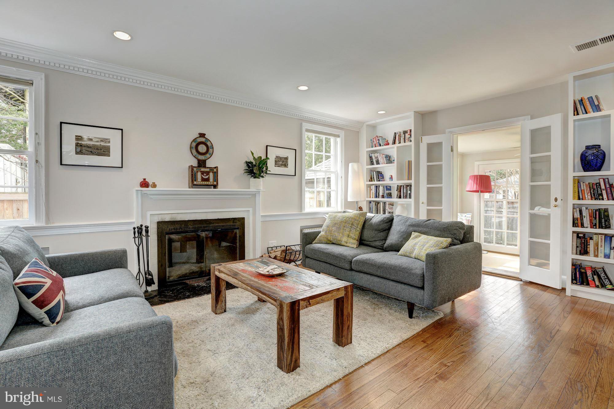 7802 Fairfax Road Bethesda, MD 20814 - Photo 9 of 30 Living Room