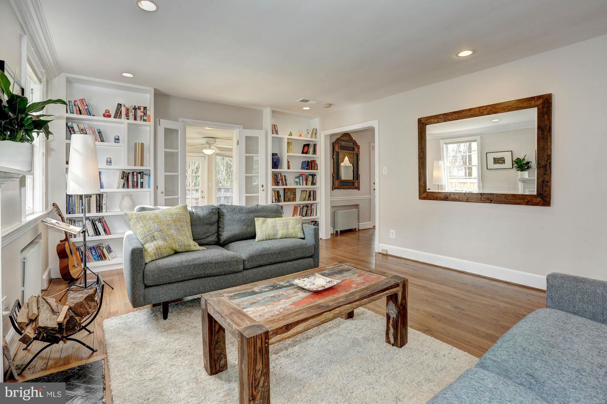 7802 Fairfax Road Bethesda, MD 20814 - Photo 10 of 30 Living Room