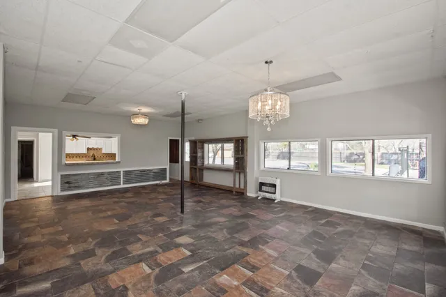 $2,000 | 6830 South Highway 35, Alvin, TX 77511