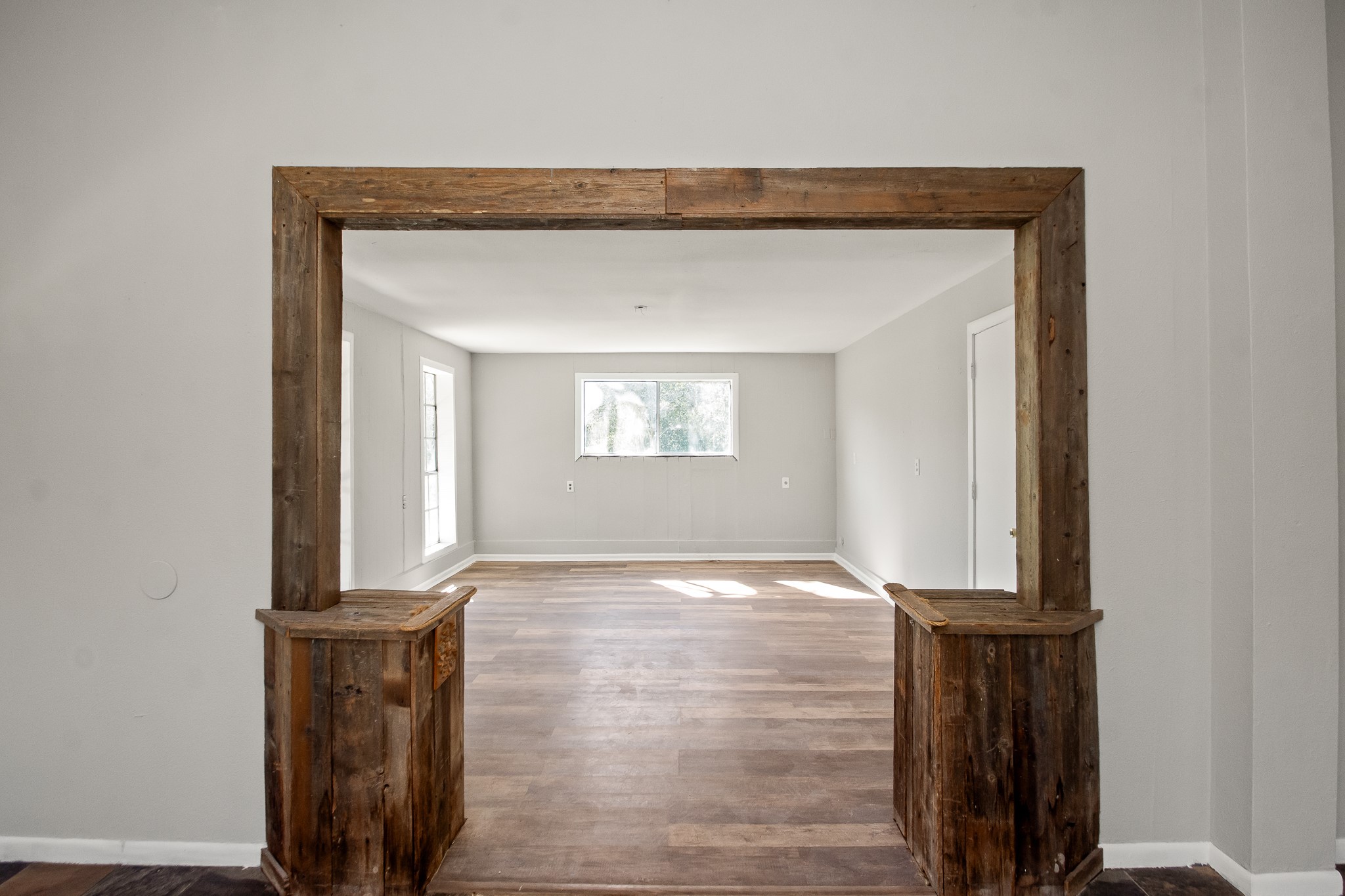 6830 South Highway 35 Alvin, TX 77511 - Photo 18 of 24 a view of empty room with window