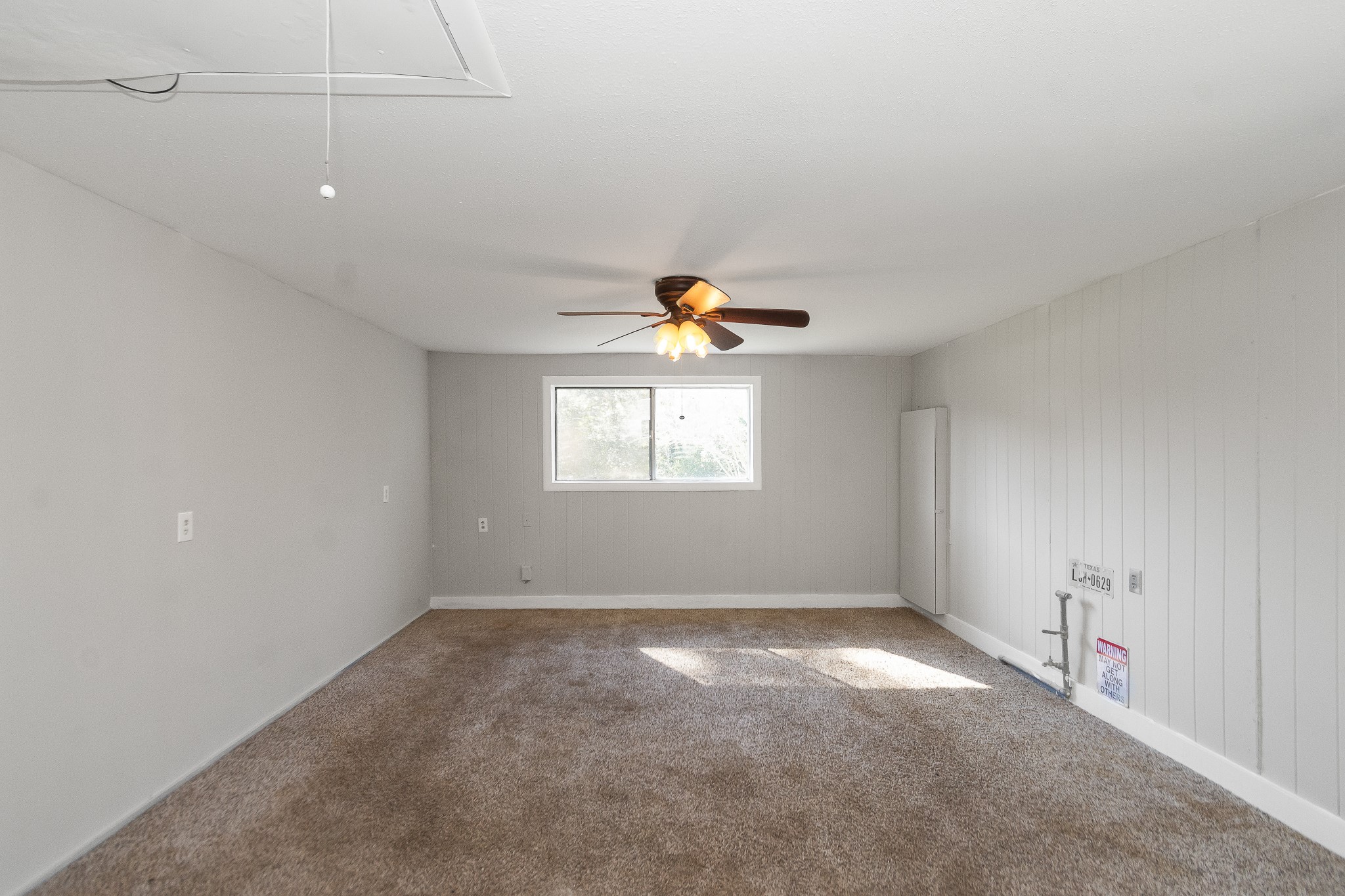 6830 South Highway 35 Alvin, TX 77511 - Photo 7 of 24 a view of an empty room with a window
